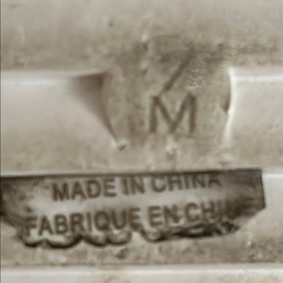 Elegant Vaneli Black Adjustable Sandals with white & gold heels, size 7 - Picture 6 of 6